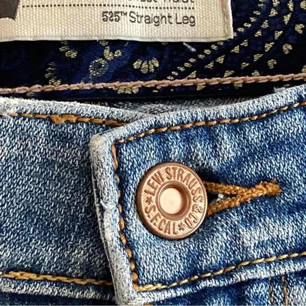 Levi’s 525 Perfect Waist Light Wash Blue Jeans Stretch Denim Straight